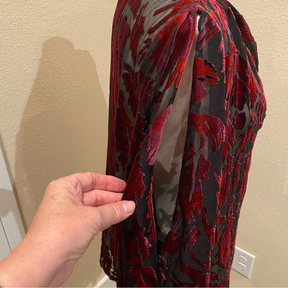 NWT Mika Mindel Red Black Multi Burnout Velvet Folliage Cold Shoulder Top XL - Picture 5 of 12